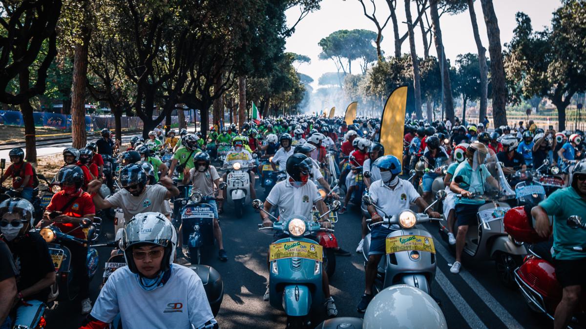 80-Jahre-Vespa-SIP-Chefs-sind-bei-Feier-in-Rom-und-im-Fernsehen