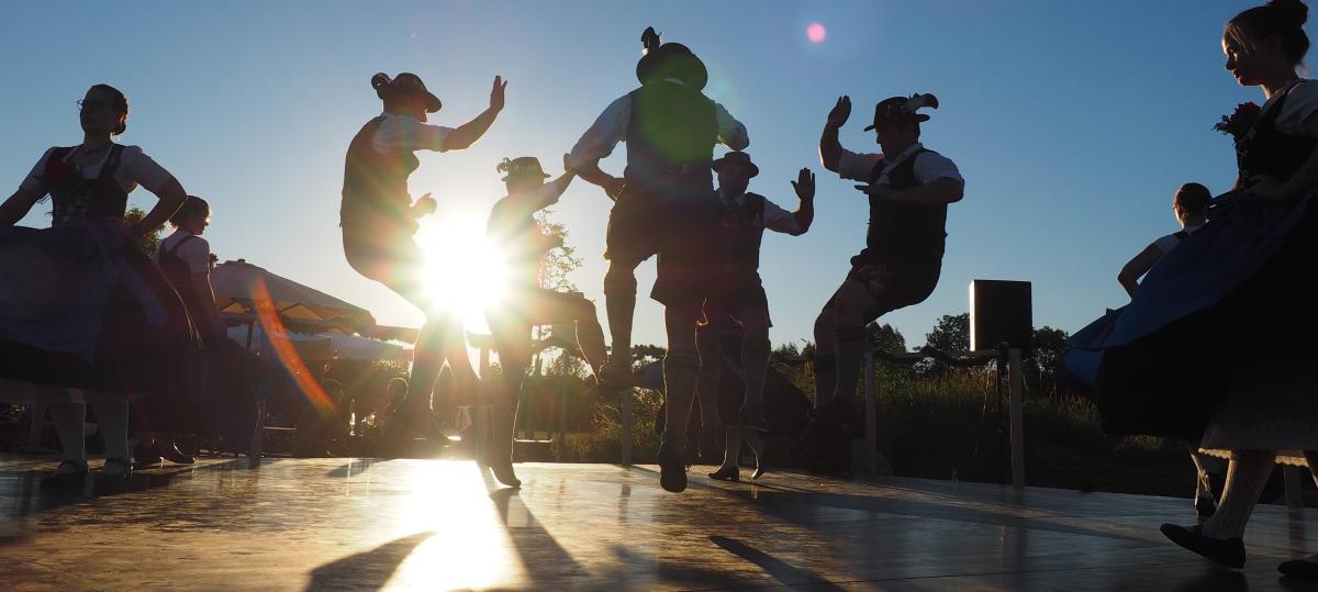 Sommer-Feschtl mit Volkstanz und Musik