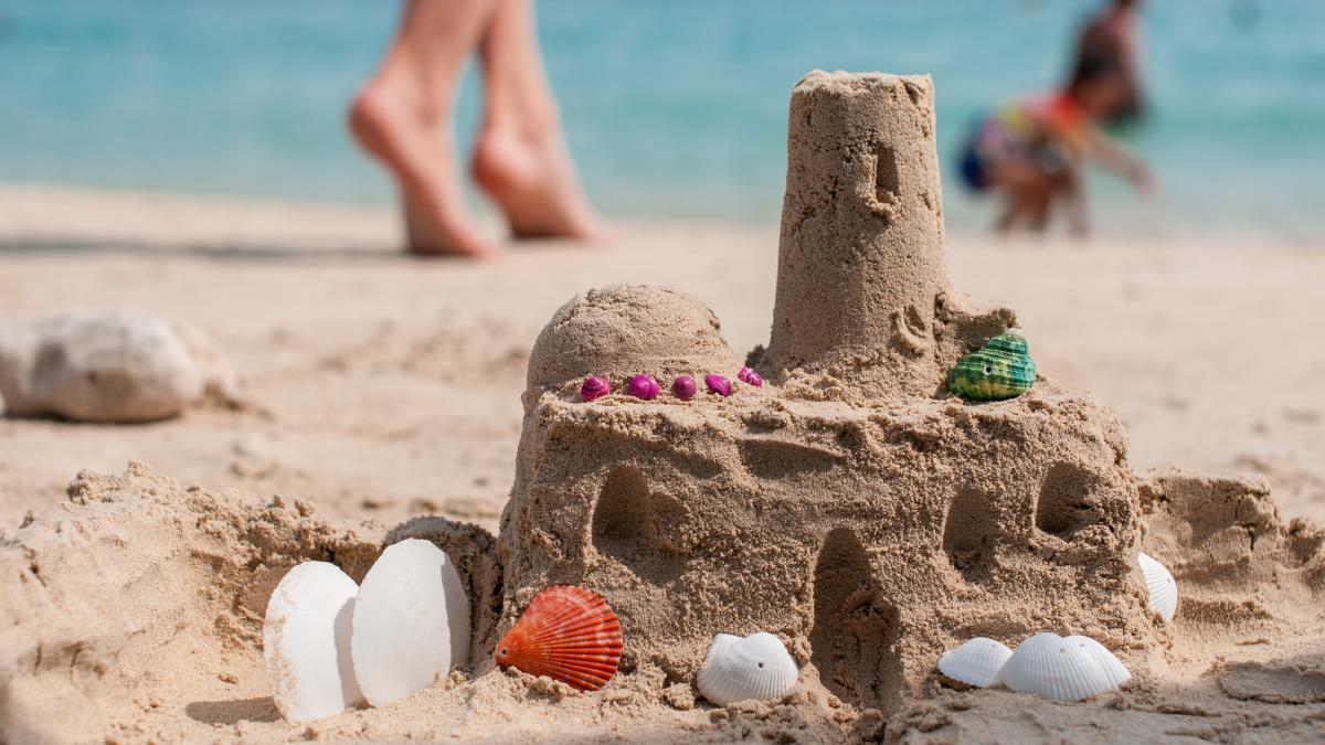 Warum-man-sich-in-Frankreich-am-Bahnsteig-nicht-k-ssen-darf-und-auf-Sylt-keine-Sandburgen-bauen-sollte