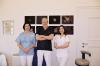 as Ärzte-Trio der Weberhaus Zahnärzte von links: Dr. Nadja S. Weida, Dr. Siegfried J. Weida und Dr. Larissa M. Kanz. Der Standort mit über 60 Jahren Erfahrung in Augsburg kombiniert sowohl professionelle als auch einfühlsame Patientenbehandlung mit moderner Medizin.