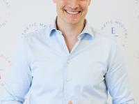 Dr. Michael Cerny - Straffung und Verjüngung der Haut: Innovative Methoden. ®Barbara_Hartmann