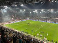 FC Augsburg gewinnt Fußball-Bundesliga-Freitagabend-Partie gegen FC Köln mit 2:0.