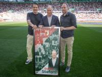 Brachte den Verein über Jahre nach vorne: Stefan Reuter (Mitte) umringt von Präsident Markus Krapf (li.) und Geschäftsführer Michael Ströll.