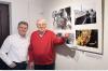 Peter Bischoff (re.), im Bild mit seinem Fotografen-Sohn Björn,  hat viele Jahre den Sänger und Schauspieler Roy Black mit der Kamera begleitet, auch privat. Geblieben sind dem 84-jährigen  „viele schöne Erlebnisse“