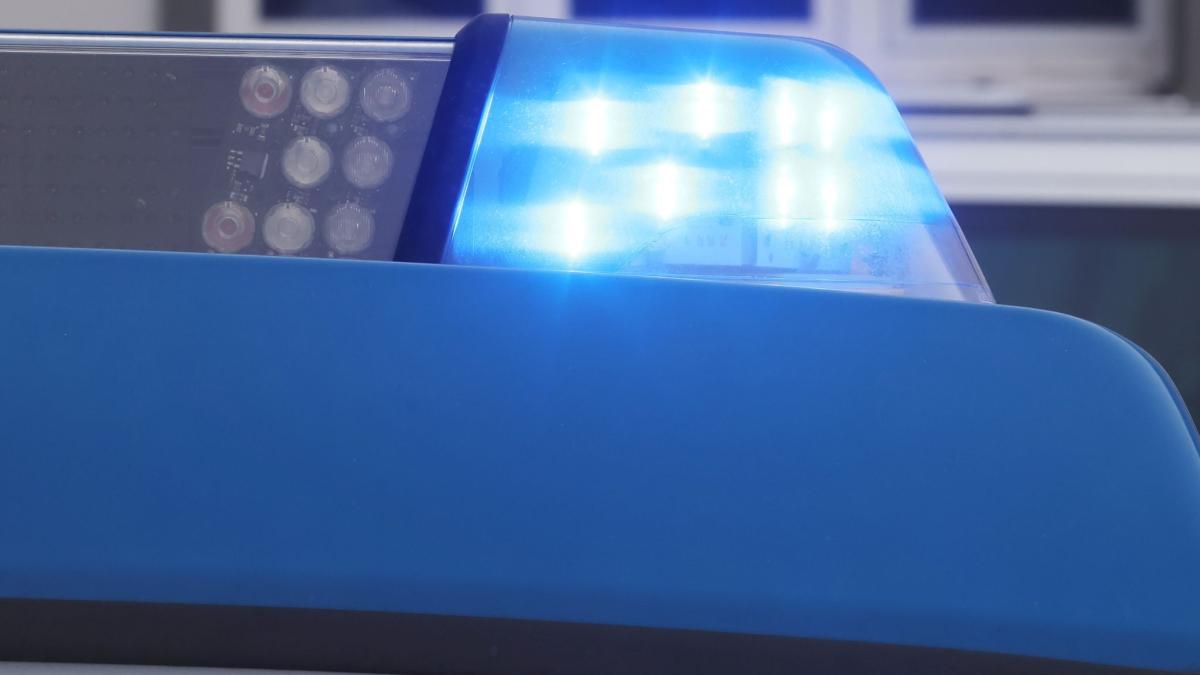 Polizei-nimmt-betrunkenen-P-bler-in-Gewahrsam