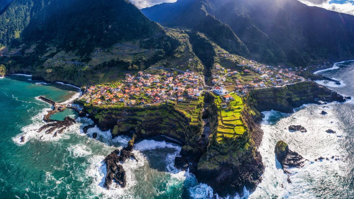 Auswandern-nach-Madeira-Warum-die-sonnige-Insel-vor-allem-f-r-Freiberufler-attraktiv-ist