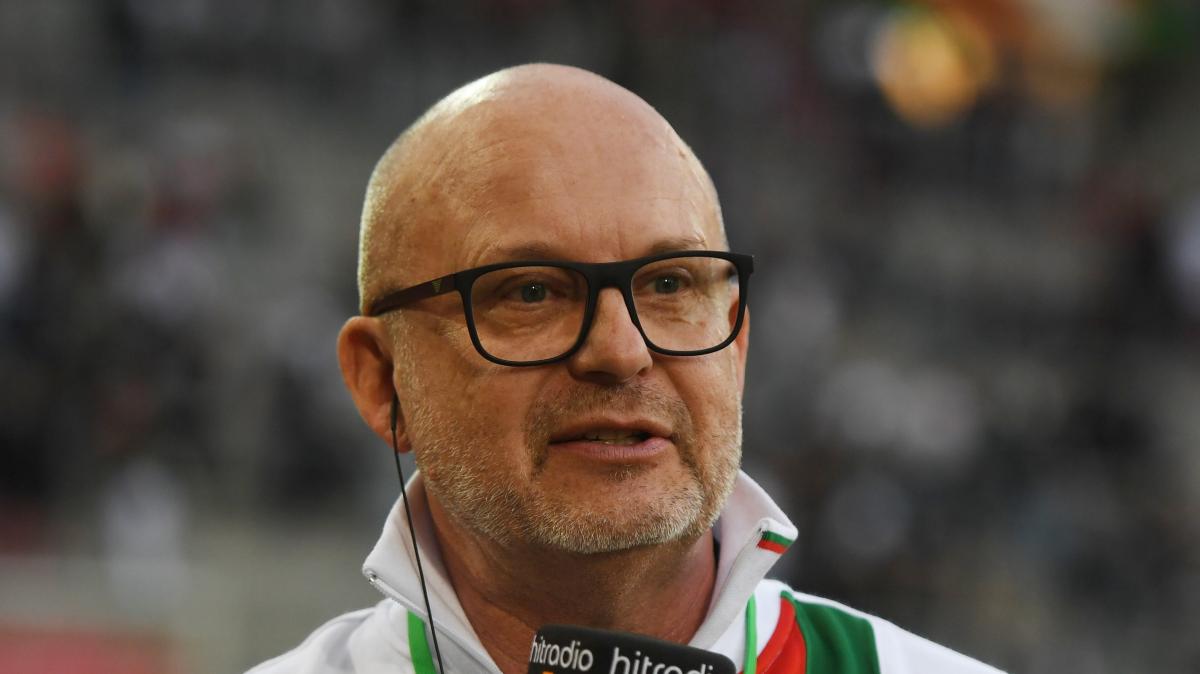 Die-Stimme-des-FC-Augsburg-Rolf-St-rmann-ist-seit-20-Jahren-Stadionsprecher