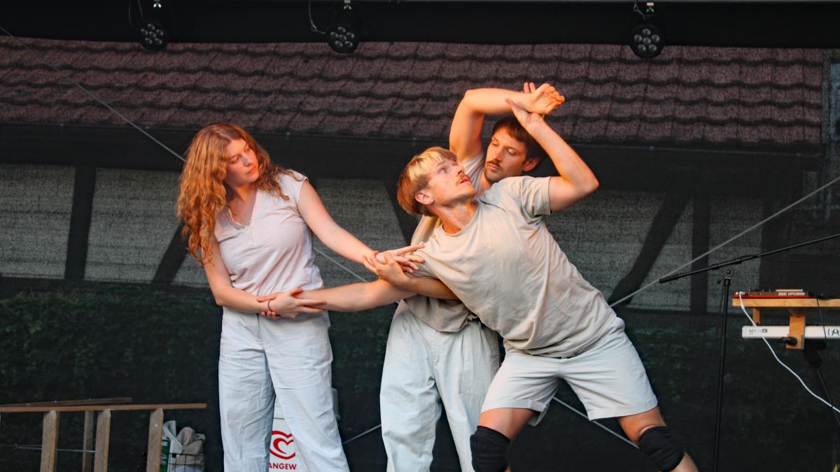 Das-St-cks-Lutz-Horizontal-beim-Kultursommer-Beeindruckende-Akrobatik-und-neue-Musikst-cke