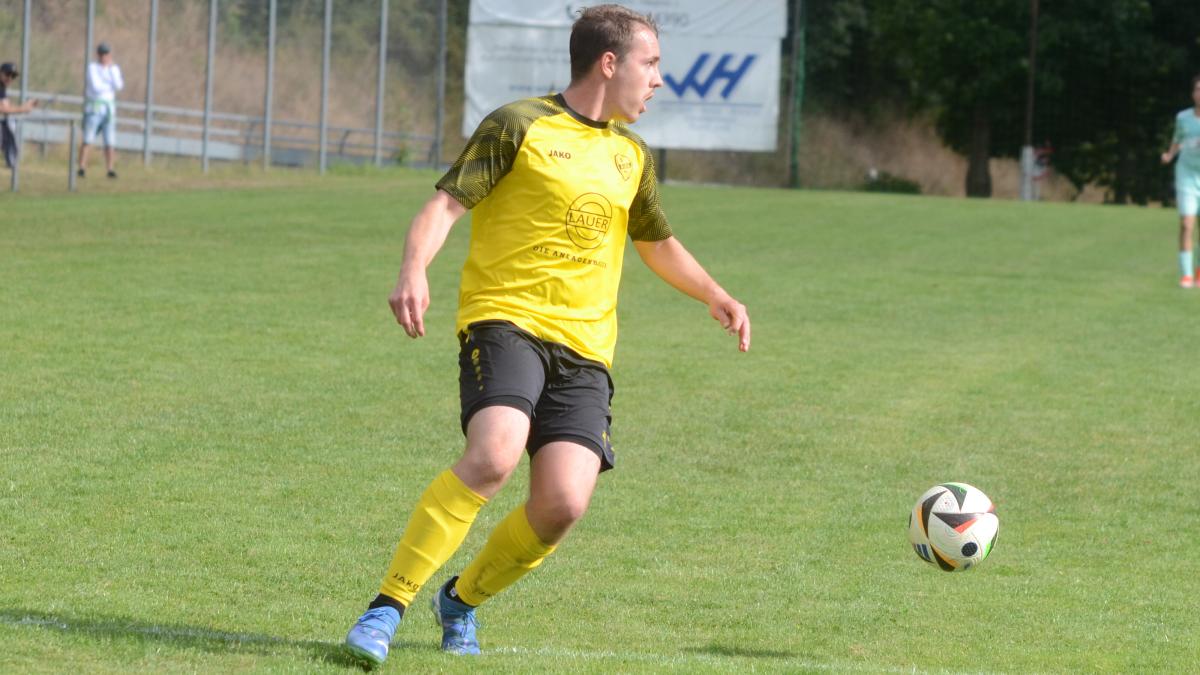 Kreisliga-2-am-Freitag-Aura-gleicht-in-der-Nachspielzeit-in-Veitsh-chheim-durch-abgef-lschten-Schuss-aus