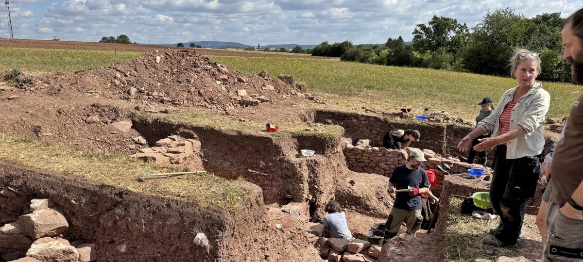 Pfalzgebiet Salz: Die Gebäudefunde auf dem Veitsberg stützen Deutung als Herrschaftszentrum