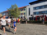 Beim 33. Hans-Böller-Lauf in Friedberg treten 14 Teams mit insgesamt 140 Läuferinnen und Läufern gegeneinander an.