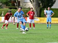 Coskun Bür (BC Aichach) entscheidet mit seinem Elfmeter das Derby gegen den BC Adelzhausen.