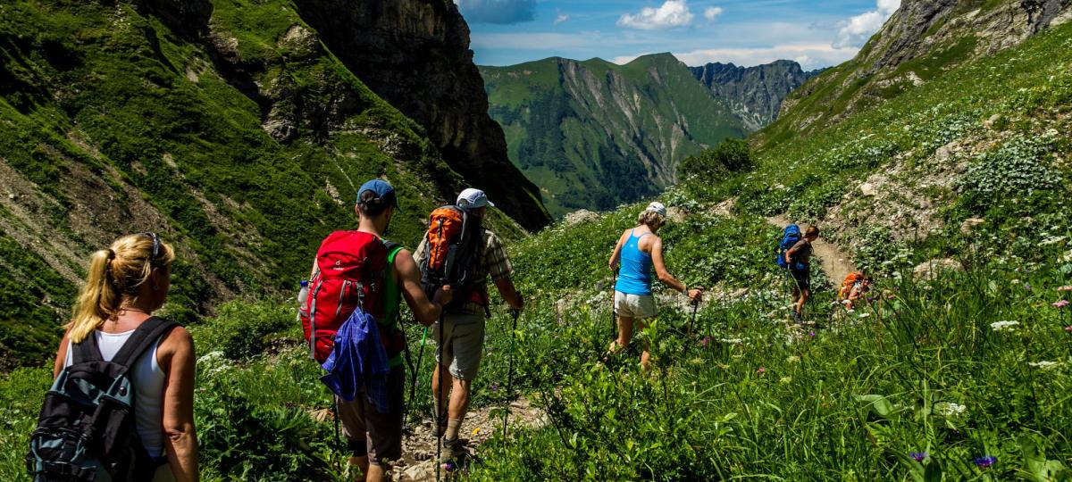 Strömen bald noch mehr Menschen in die Alpen? Neue Entwicklung besorgt Naturschützer