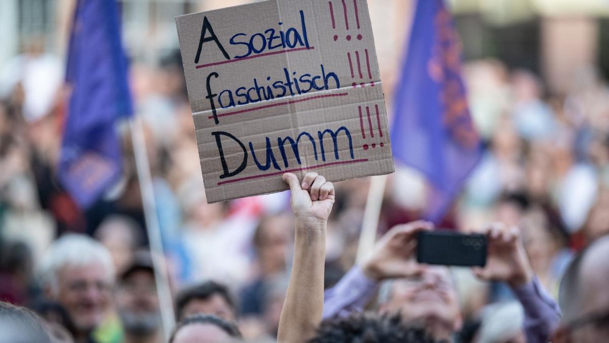 Proteste nach Wahlen: Hunderte demonstrieren in Hessen gegen die AfD
