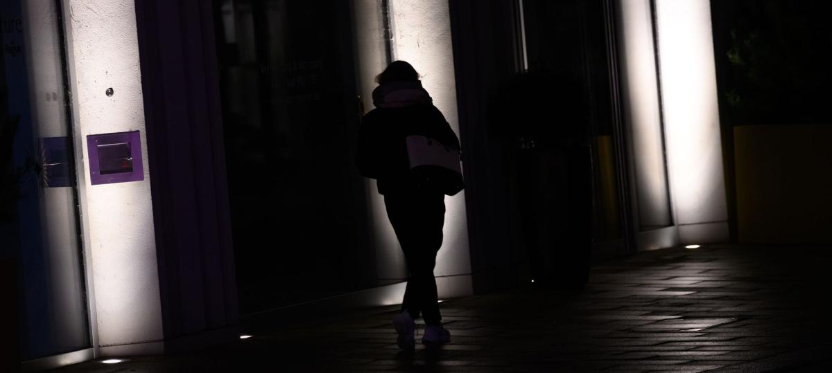 Sex-Täter verfolgt nachts Frau in Augsburg und greift zu