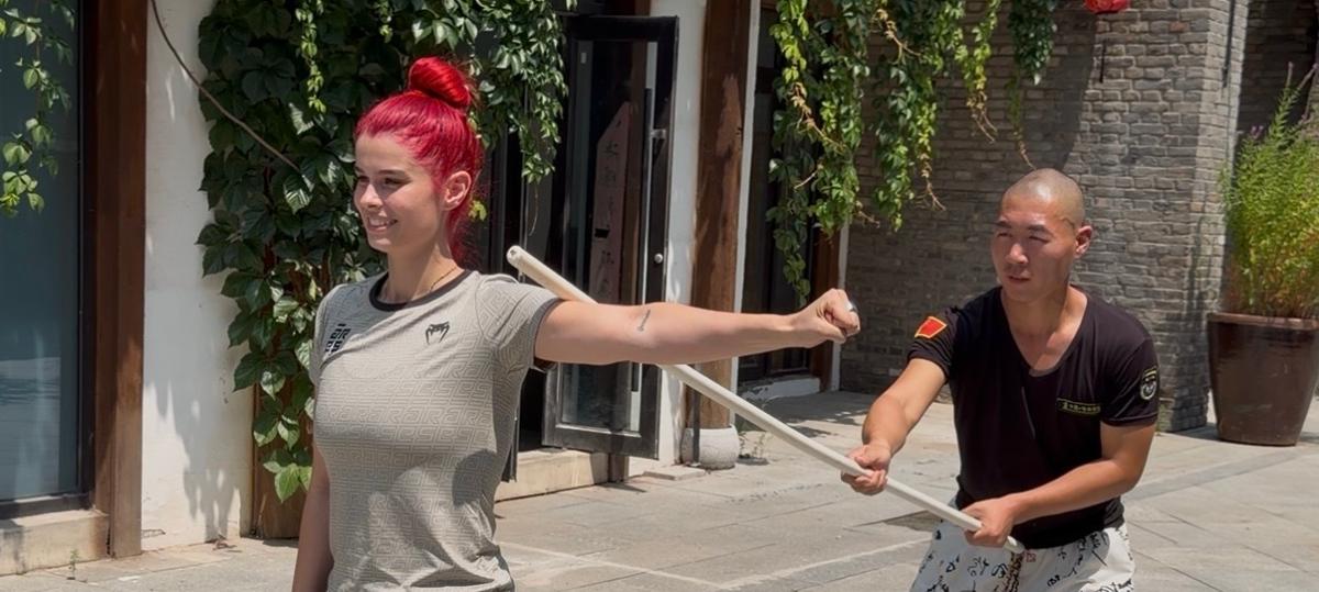 „Vom Training habe ich Narben“: Eine Influencerin aus dem Allgäu lernt in China Kung-Fu