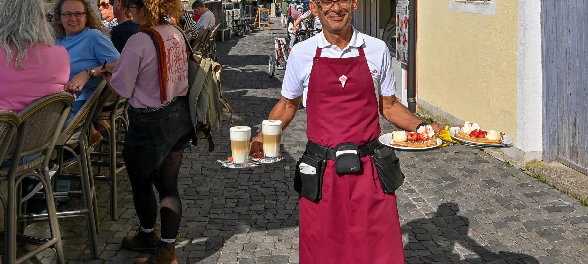 „Im Sommer muss man hier herkommen“: So genießen Eisfans die letzten warmen Tage