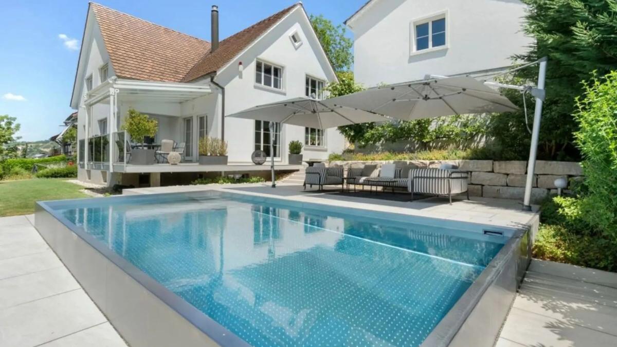 Pool, Weinkeller und Platz für fünf Autos: So luxuriös wohnt man im ...
