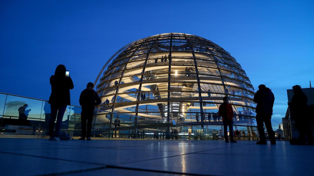 Behind the firewall, the AfD has grown ever stronger - | what needs to be ...