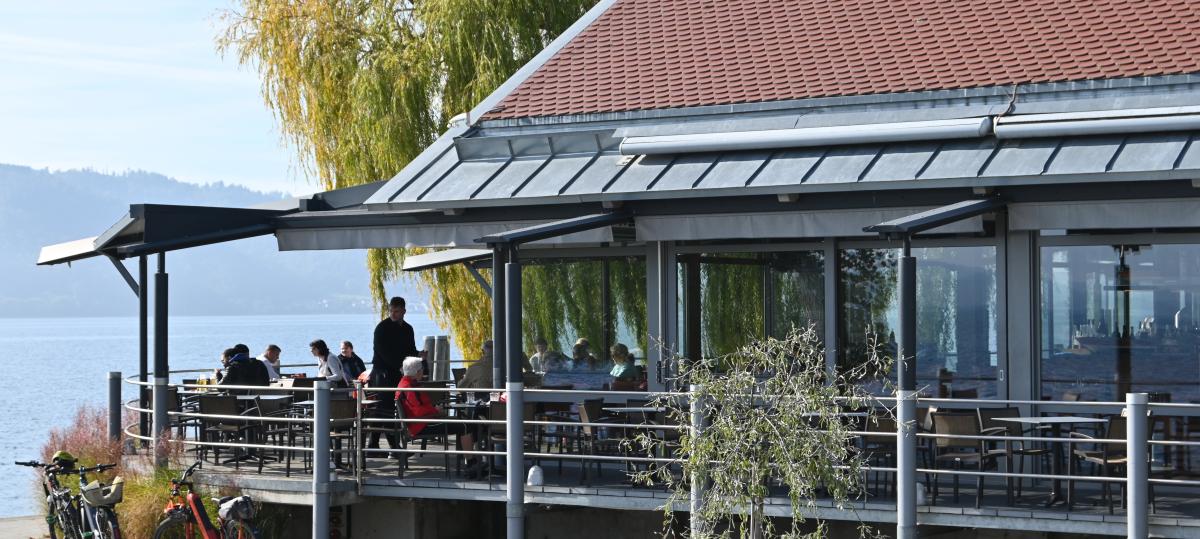 Weniger Gäste wegen hoher Parkgebühren? Restaurant am Bodensee schließt erstmals über den Winter