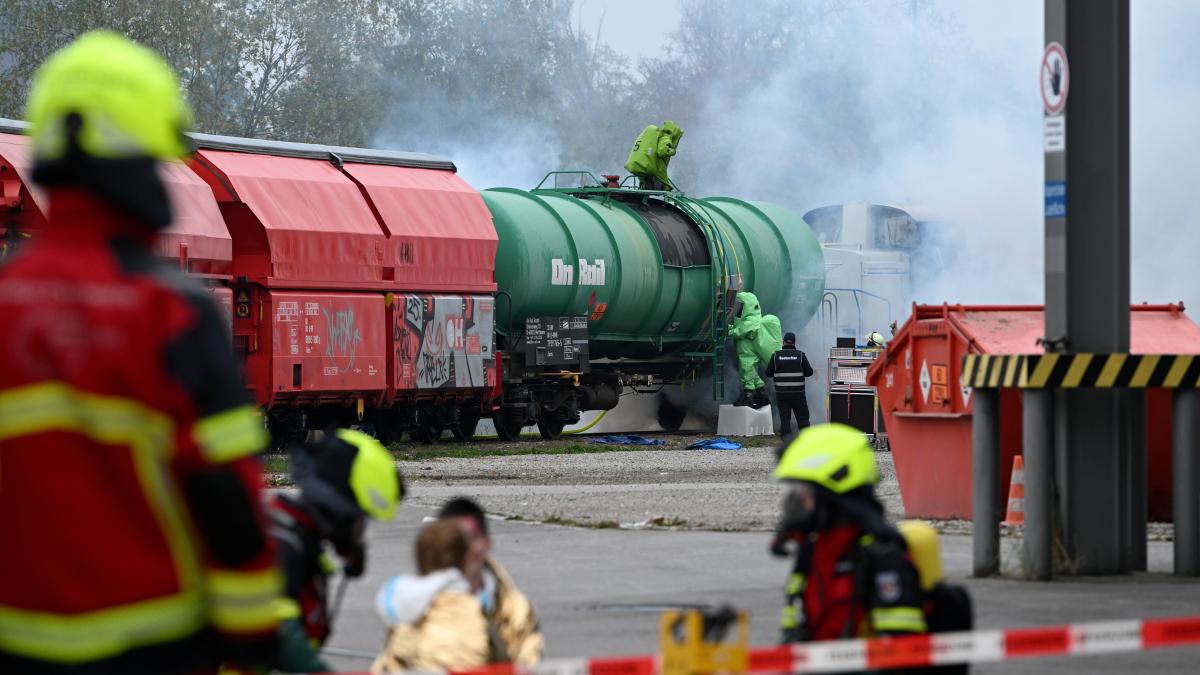 Explosionen und ein Brand: Hunderte Einsatzkräfte proben im IGS Gersthofen ...