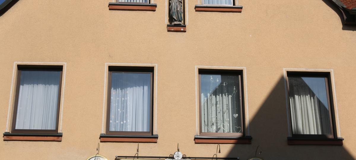 Zellingen hat das ehemalige Gasthaus „Lamm“ gekauft: Eis im Eisautomat geschmolzen