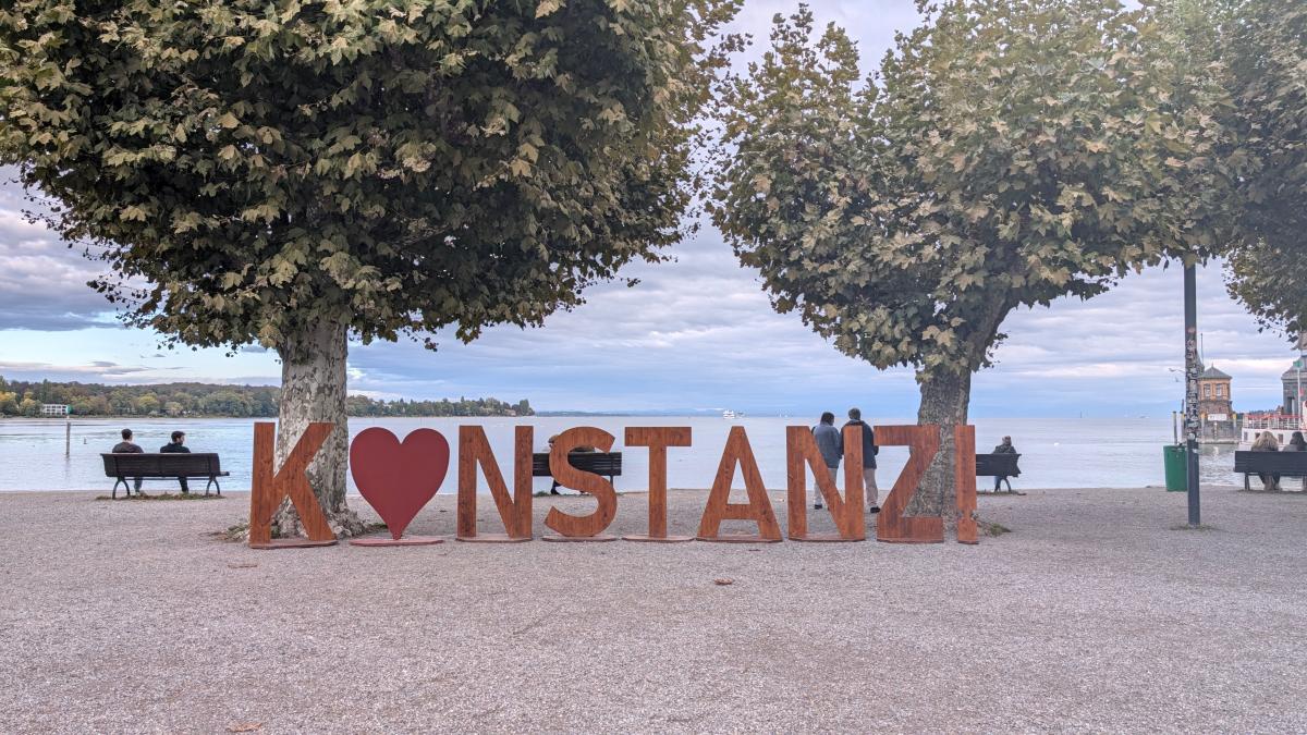 Wer hat das große Herz am Konstanzer Stadtgarten aufgestellt?