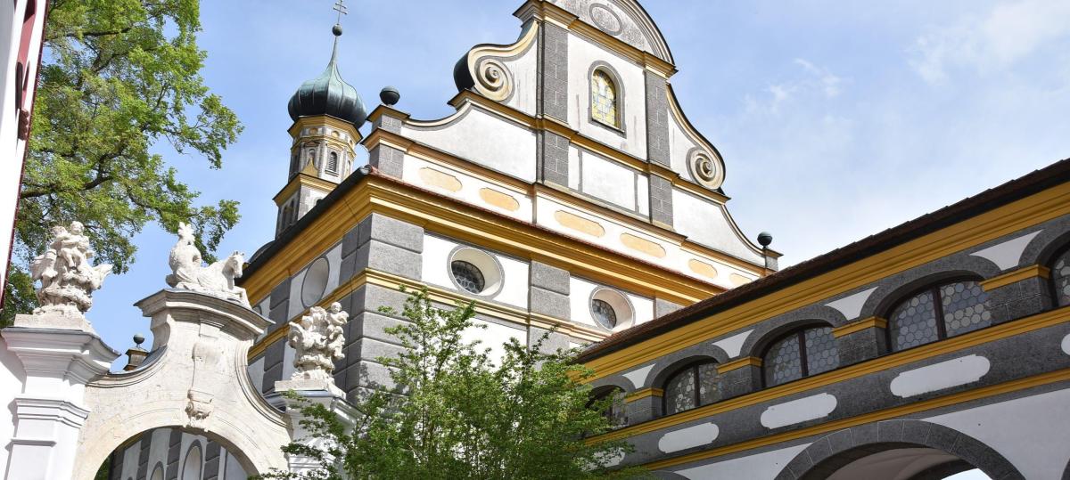 Schlosskirche Leitheim kann trotz Schäden noch ein wenig aufbleiben