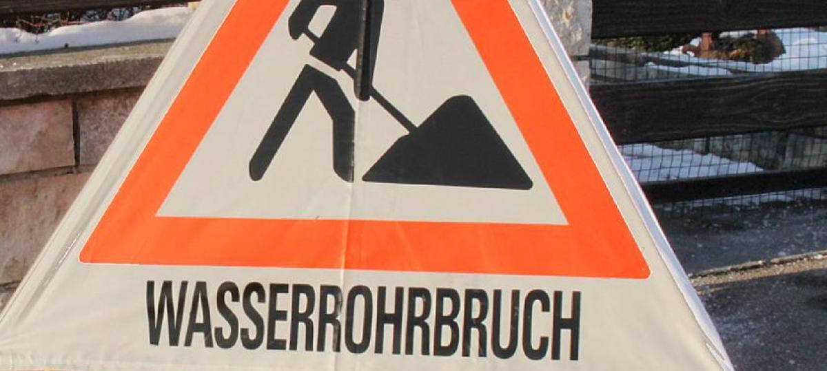 Wasserrohrbruch in Höchberg: Teile des Kapellenwegs ohne Trinkwasser