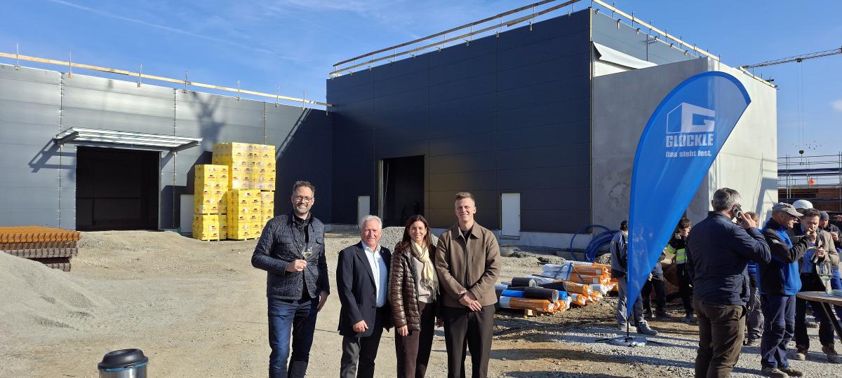 Richtfest für FrankenZero: Ab Mai soll in Sennfeld alkoholfreier Wein produziert werden