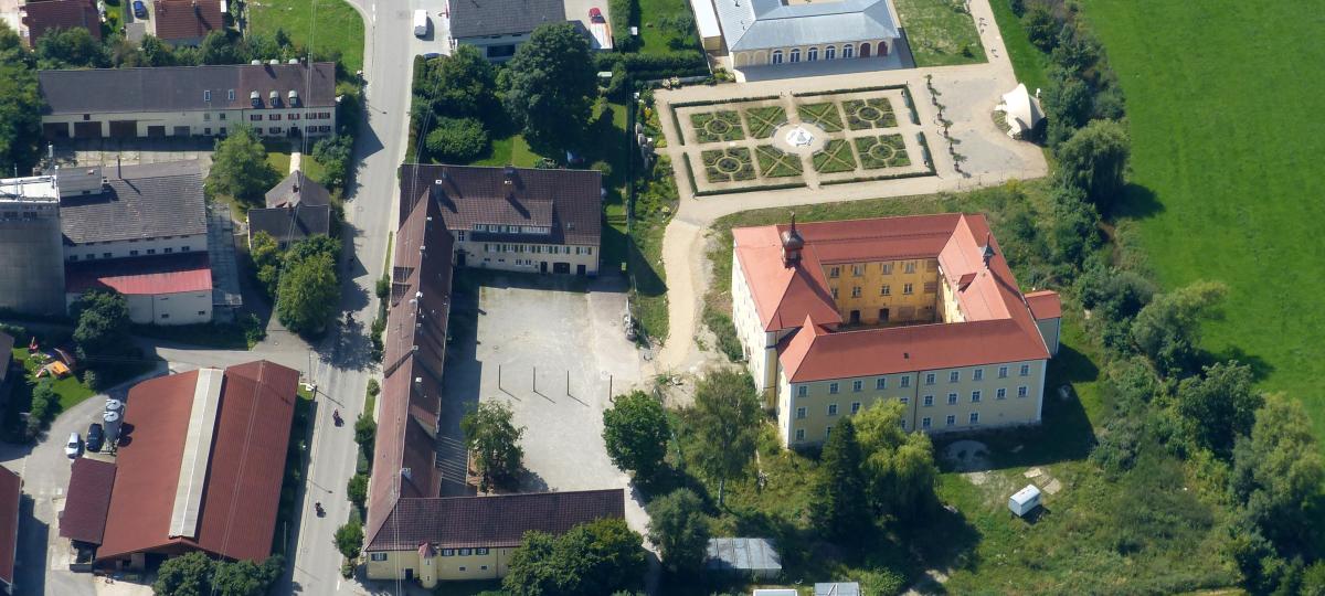Zwischen Parkplatz-Streit und Rettungsplan: Wie geht es mit dem Staudenschloss in Mickhausen weiter?