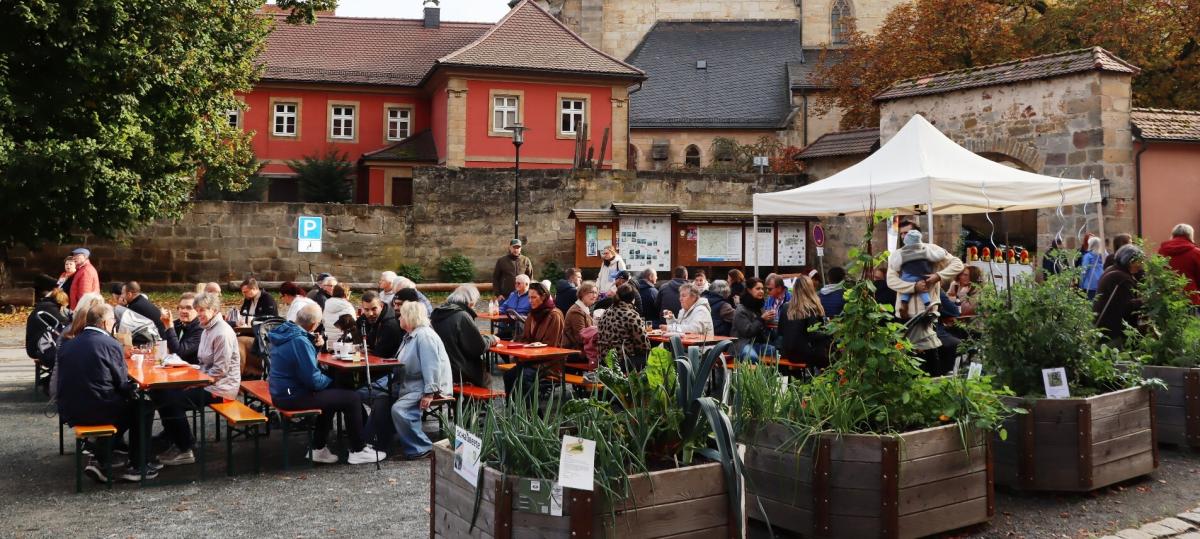Von Apfelsorten bis Zwiebelkuchen: Herbstfest der Umweltstation Weismain ist ein Besuchermagnet