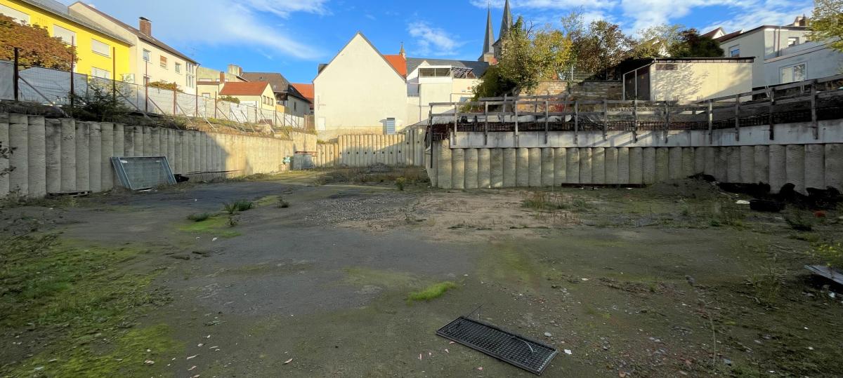 Stadtrat vertagt Entscheid zum Vorkaufsrecht für das „Gerolzhöfer Loch“: Es gibt noch Klärungsbedarf