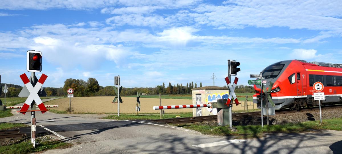 Massiver Protest gegen die Schließung des Bahnübergangs in Herrenstetten