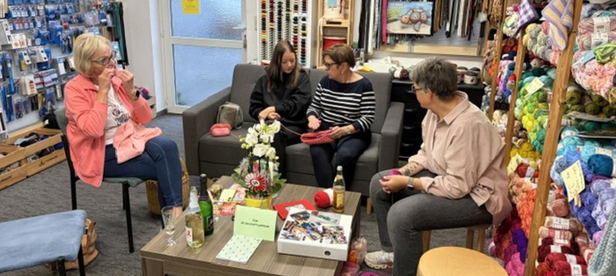 24 Stunden stricken für den guten Zweck – Michelau zeigt Herz