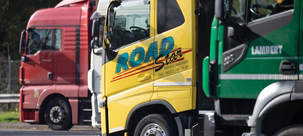 Zwei Lastwagen kollidieren bei der A 96
