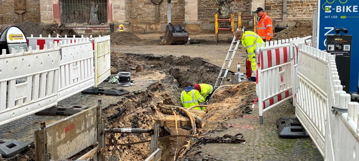 Kurzes Wackeln, große Folgen: Wasserversorgung in Gerolzhöfer Altstadt nach Bauschaden unterbrochen