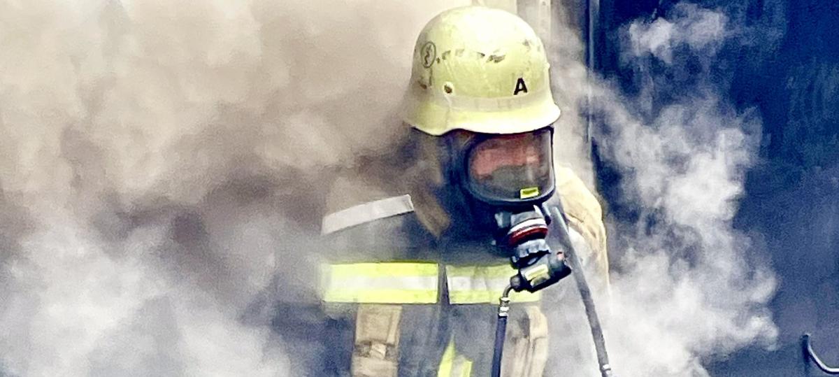 Hitze, Rauch und Motorsäge: Diese Extrembedingungen meistert die Feuerwehr in Kissing
