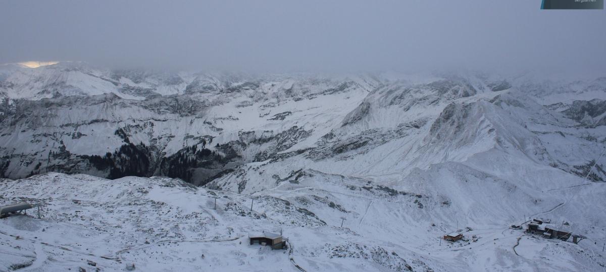 Neuschnee in der Nacht lässt Allgäuer Gipfel in frischem Weiß erstrahlen
