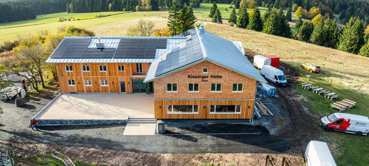 Nach Brandkatastrophe: Rhönklub feiert den Wiederaufbau der Kissinger Hütte