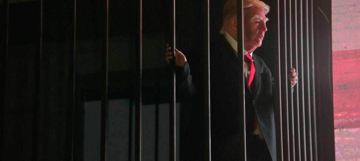 Schauspieler posiert in Teheran als Trump hinter Gittern