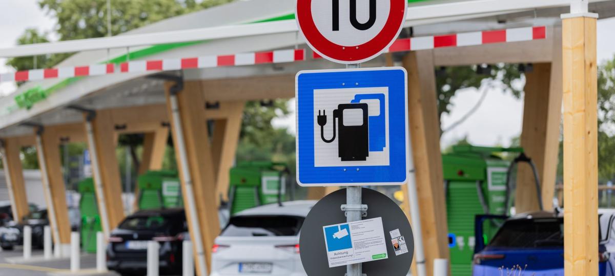 Wegen hoher Nachfrage: E-Autos werden teurer