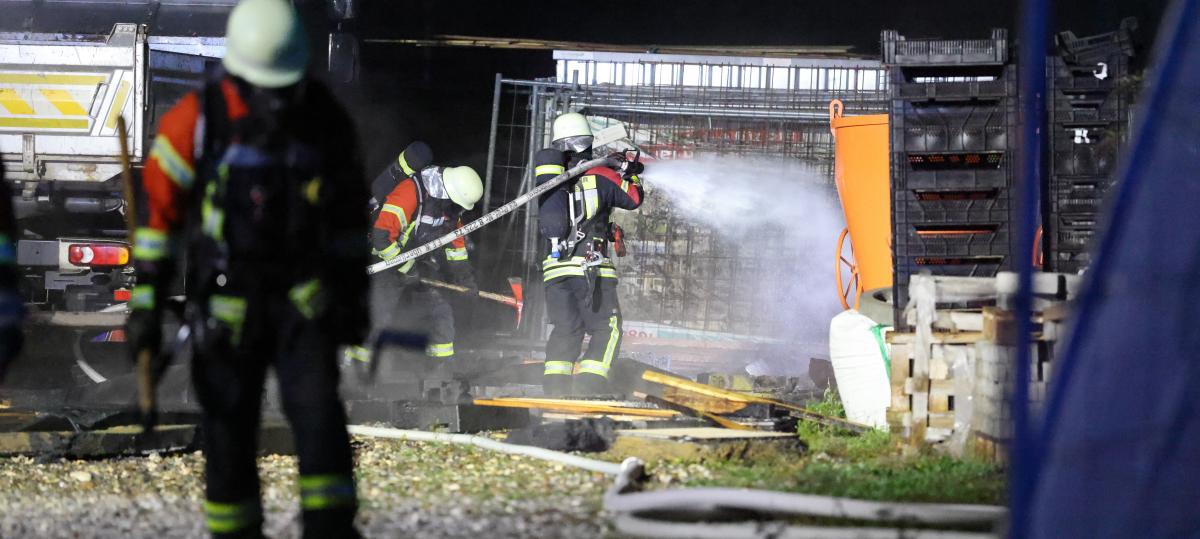 Feuerwehreinsatz nahe Füllenwaid: Brand auf einem Firmengelände